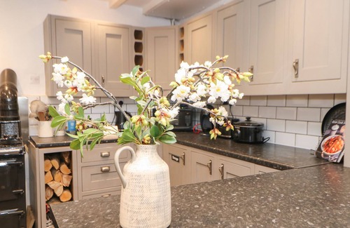 Lanehead Cottage | HILL VIEW HOUSE, pet friendly, with open fire in St John's Chapel
