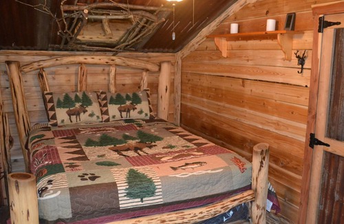 Lyndon Station Cabin | Hillbilly Hilt'n Cabin Tucked in the woods! - Close to the Dells! Sleeps 7