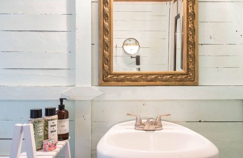 Dripping Springs Cabin | Hillcountry Getaway: Tucked Away but Still Close to ATX/SXSW