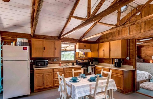 Dripping Springs Cabin | Hillcountry Getaway: Tucked Away but Still Close to ATX/SXSW