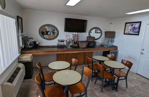 Ozona Hotel | Hillcrest Inn & Suites