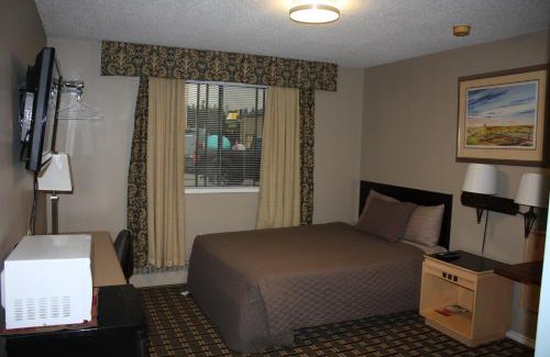 Swan Hills Hotel | Hillcrest Motel