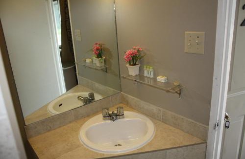 Swan Hills Hotel | Hillcrest Motel