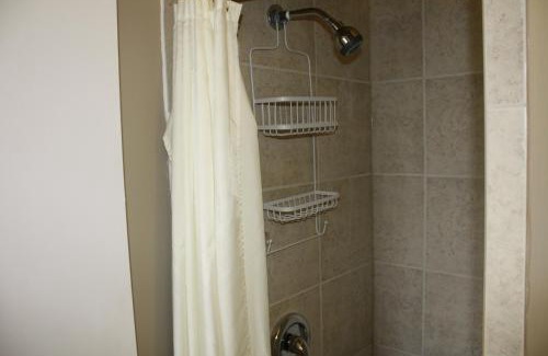 Swan Hills Hotel | Hillcrest Motel