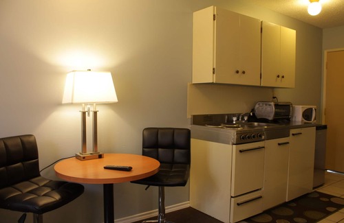 Swan Hills Hotel | Hillcrest Motel