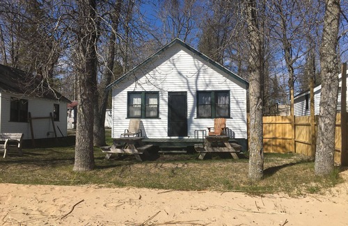 Cedarville Cabin | Hills Point Resort