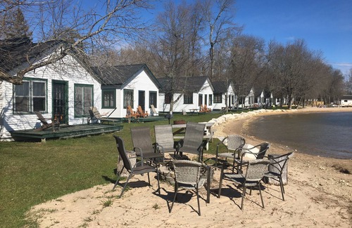 Cedarville Cabin | Hills Point Resort