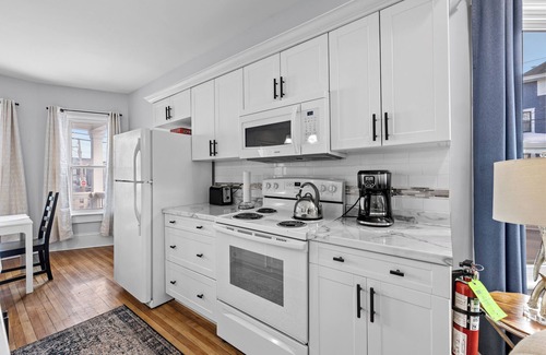 Queens Square Apartment | Hillsborough Street Suites 2 Bdrm Downtown Ch'town