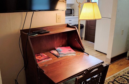 Hillsdale House | Hillsdale Historical Cottage Entire 1st floor