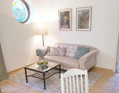 Kissvabhegy Apartment | Hillside Apartment with AC & heating in Grande Maison