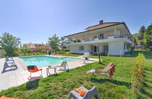 Tavullia Apartment | Hillside Comfort in Tavullia