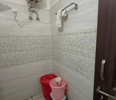 Sukha Apartment | Hillside Haven near Kainchi Dham