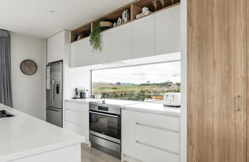 Raglan House | Hillside Haven