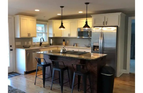 Ridgeway Apartment | Hillside Haven on Lake Wateree- Entire House