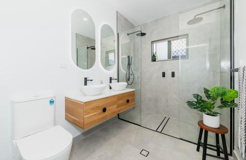 Mount Louisa Apartment | Hillside Haven - Tranquil Mount Louisa Escape