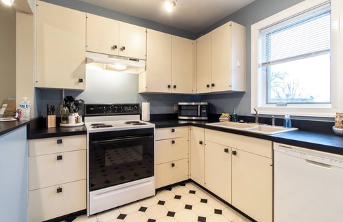 Endion Apartment | Hillside Haven w/Private Garage & Grill
