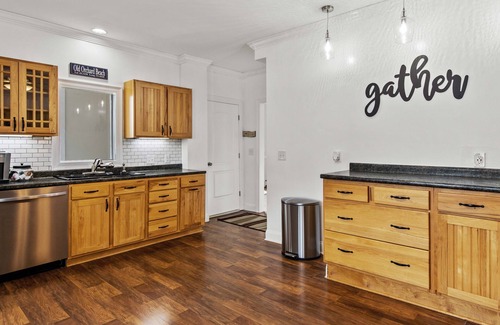 Old Orchard Beach Apartment | Hillside Hideaway