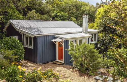 Ostend House | Hillside Hideaway - Our Island