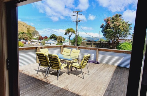 Mahia House | Hillside Hideaway