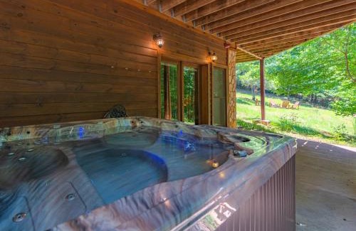 Mineral Bluff House | Hillside Hideaway - Secluded Mountain Cabin Rental - Peaceful Forest Views, Hot Tub, Outdoor Fire Pit, Pet Friendly, Billiards T