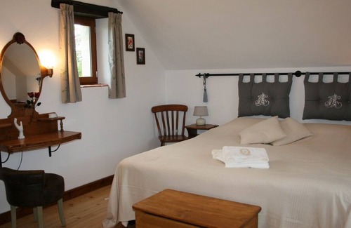 Le Lardin-Saint-Lazare House | Hillside Park Dordogne
