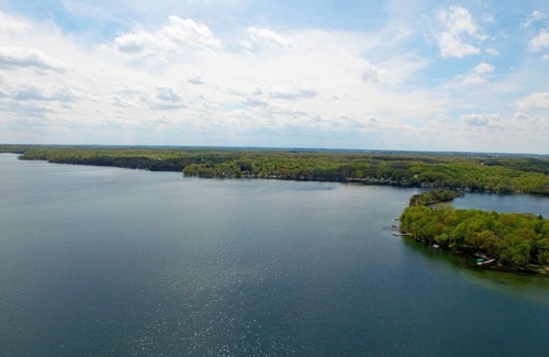 South Haven House | Hillside Retreat on Lake Sylvia