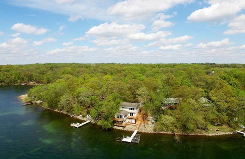 South Haven House | Hillside Retreat on Lake Sylvia