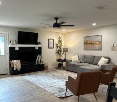 Tyler House | Hillside Room 3
