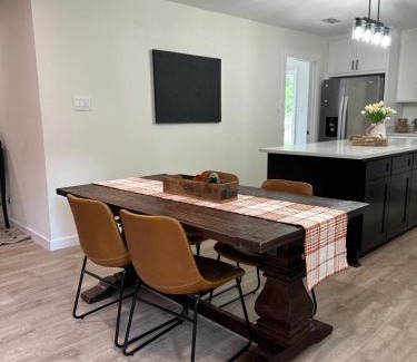 Tyler House | Hillside Room 3