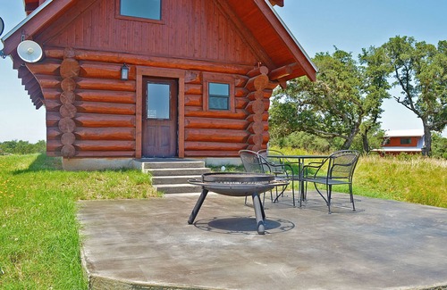 Marble Falls Cabin | Hillside: Scenic Escape with Lake Views Awaits!