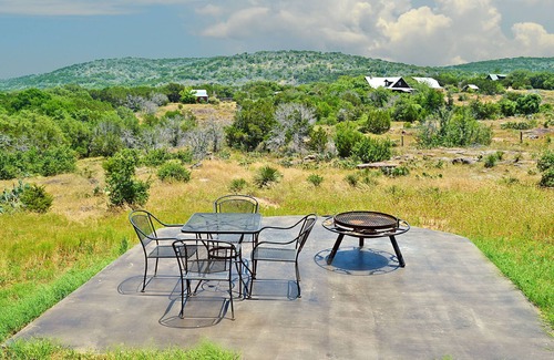 Marble Falls Cabin | Hillside: Scenic Escape with Lake Views Awaits!