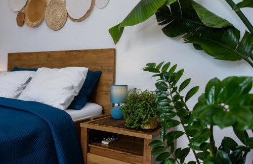 Patio Apartment | Hillside Studio with Sea View & Fibre Internet