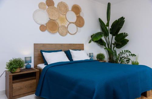 Patio Apartment | Hillside Studio with Sea View & Fibre Internet