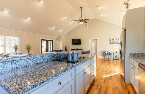 Trenton House | Hillside View on Tanglewood
