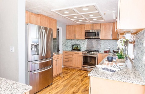 Livermore House | Hilltop 2Bd Townhome w/views