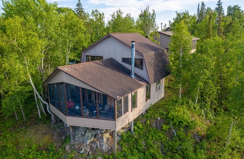 Ely Cabin | Hilltop Cabin – Scenic BWCA Lookout with Historic Charm & Resort Amenities