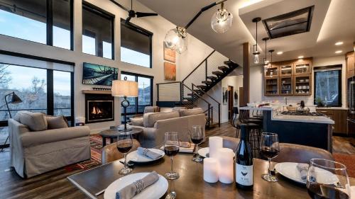 Steamboat Springs House | Hilltop Chateau
