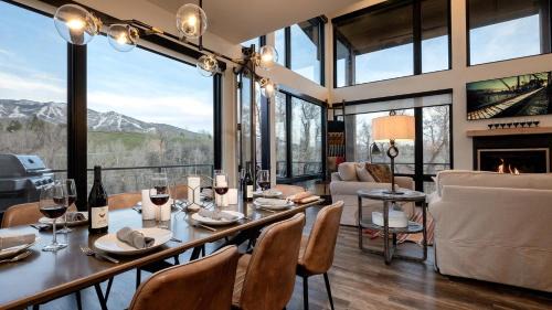 Steamboat Springs House | Hilltop Chateau