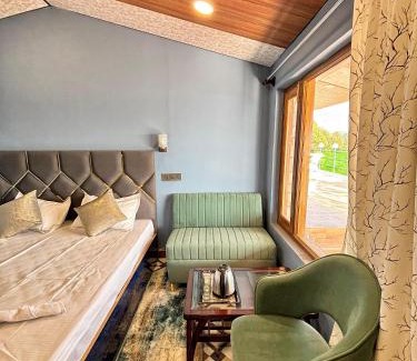 Sigri Village Hotel | HillTop Den