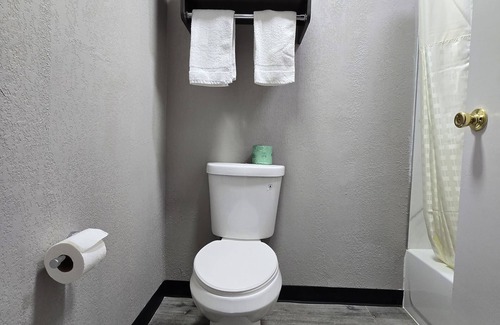 Groton Hotel | Hilltop Express Inn