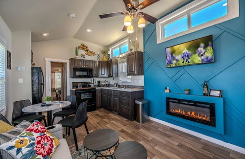 Fredericksburg Cottage | Hilltop Harmony - 181