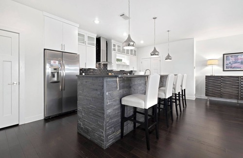 Fayetteville House | Hilltop Haven - 5 Min to DT & UofA - Modern