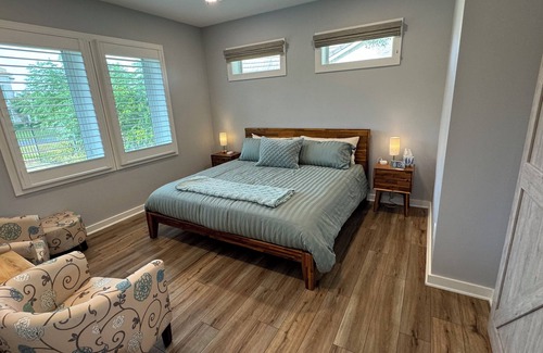 The Hills House | Hilltop Haven Retreat in Texas Hill Country. Kid/Pet friendly. Pool & Firepit
