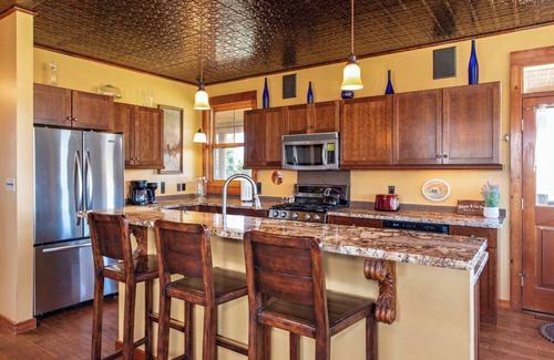 Silt House | Hilltop haven with 360º views, hot tub, fireplace