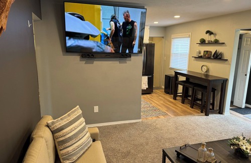 Sioux Falls House | Hilltop Heights Home. Safe neighborhood minutes from downtown.