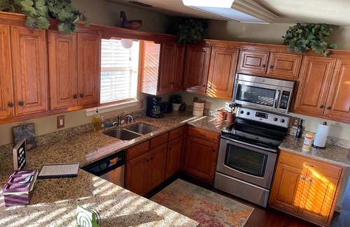 Grand Saline House | Hilltop Hideaway -1500+ sq/ft home - views of private lake on 42 beautiful acres