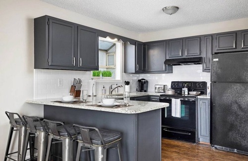 Redmont Park Condo | Hilltop Hideaway F - King Bed/Free Parking/2 Baths