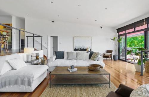 Merewether House | Hilltop Hideaway Family Escape