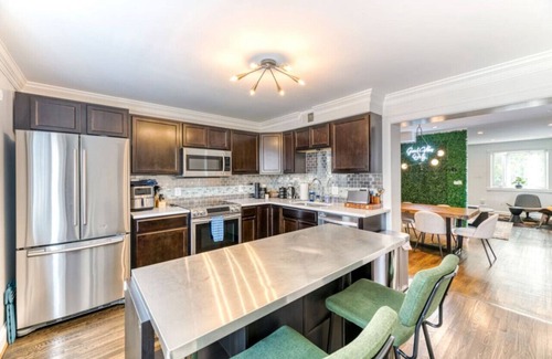 Southeast House | Hilltop Hideaway in DC