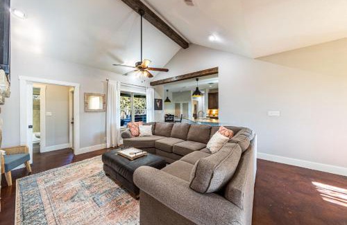 New Braunfels House | Hilltop Hideaway-Rest, Relax, Reconnect!